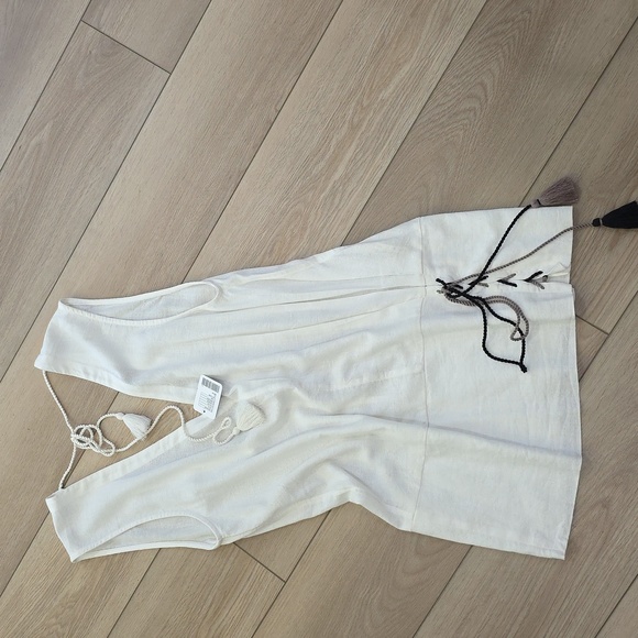 White Sleeveless V-Neck Lace-Up Side Mini Beach Cover Up - Picture 2 of 10